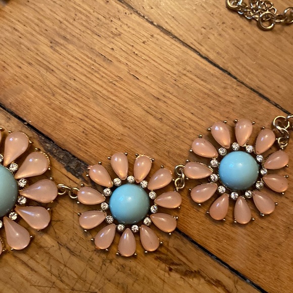 New- gorgeous statement necklace with matching earrings! - Picture 6 of 6